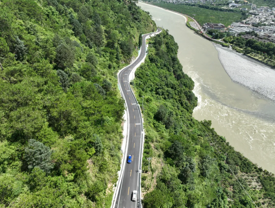 中國交通報(bào):地震帶上筑通途